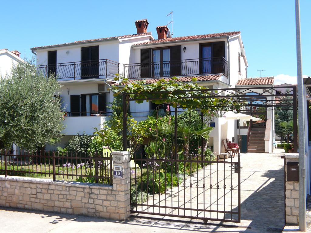 Apartment Marijana Porec Bagian luar foto