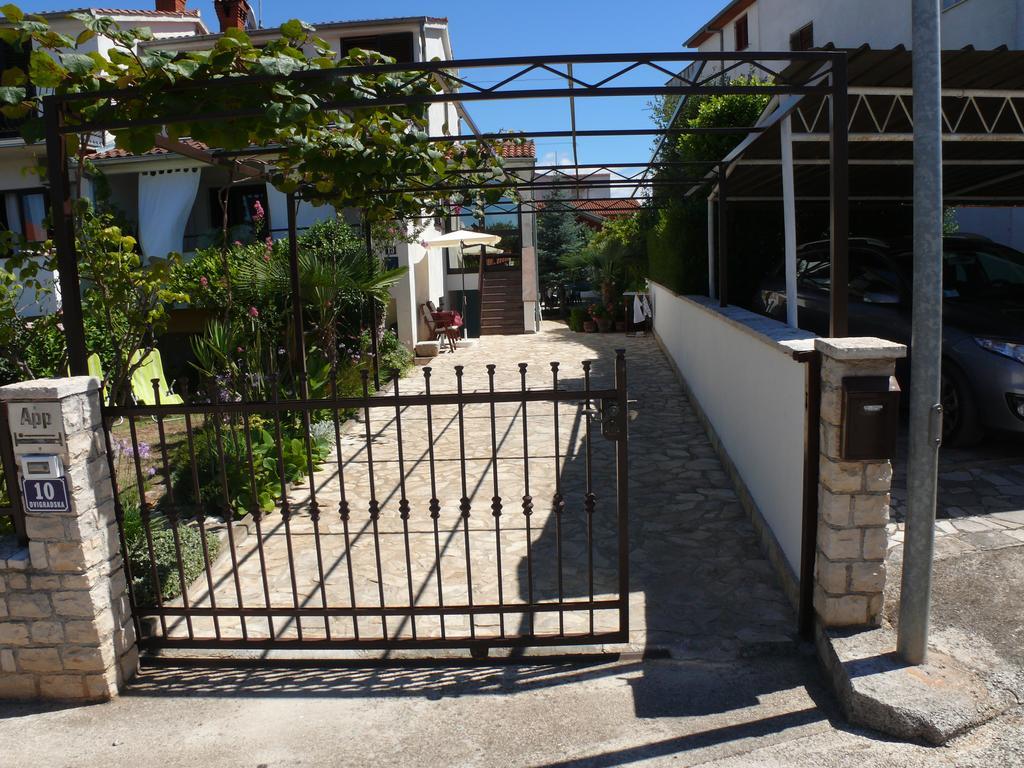 Apartment Marijana Porec Bagian luar foto